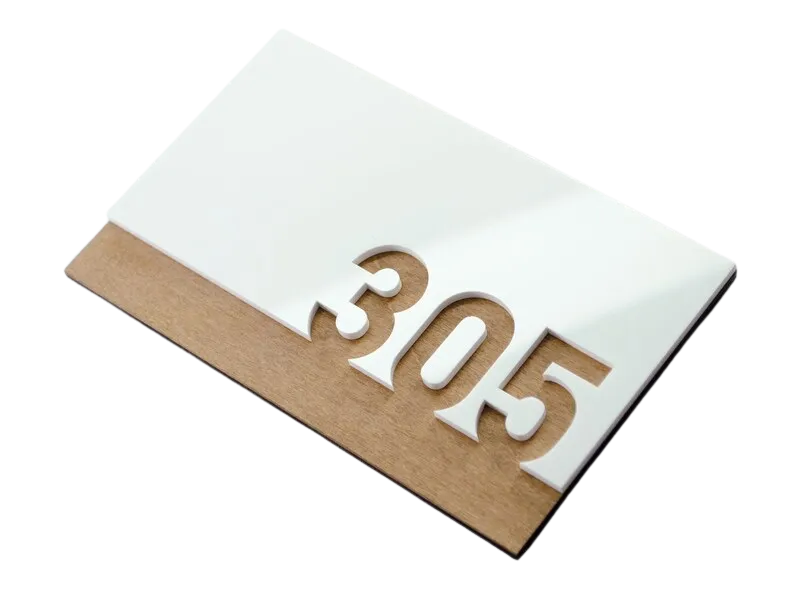 Letrero minimalista de acrílico blanco y madera para habitación